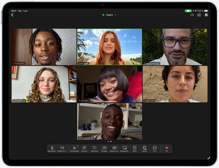 iPad Air, face avant, appel Zoom à l’écran, plusieurs personnes visibles