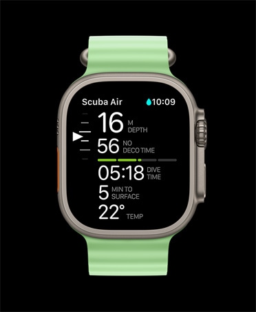 „Apple Watch Ultra 3“, natūralios spalvos, titano korpusas, „Oceanic+“ nardymo rodikliai: gylis, dekompresijos laikas, nardymo laikas, minutės iki paviršiaus, vandens temperatūra, „Ocean“ apyrankė, neono žalios spalvos