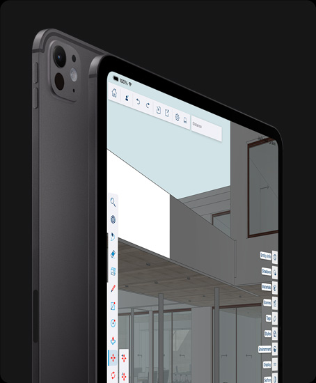 جهاز iPad Pro، الجزء الخلفي الخارجي، الوضع العمودي، لون أسود، نظام كاميرات Pro، زر رفع مستوى الصوت، زر خفض مستوى الصوت، وجهاز iPad Pro، الجزء الأمامي الخارجي، الوضع العمودي، لون أسود فلكي، إطار شاشة أسود، زوايا مدورة، شاشة تعرض تطبيقاً لتعديل تصميمات الغرافيك مع فتح قوائم الأدوات والتأثيرات على الجانبين الأيسر والأيمن