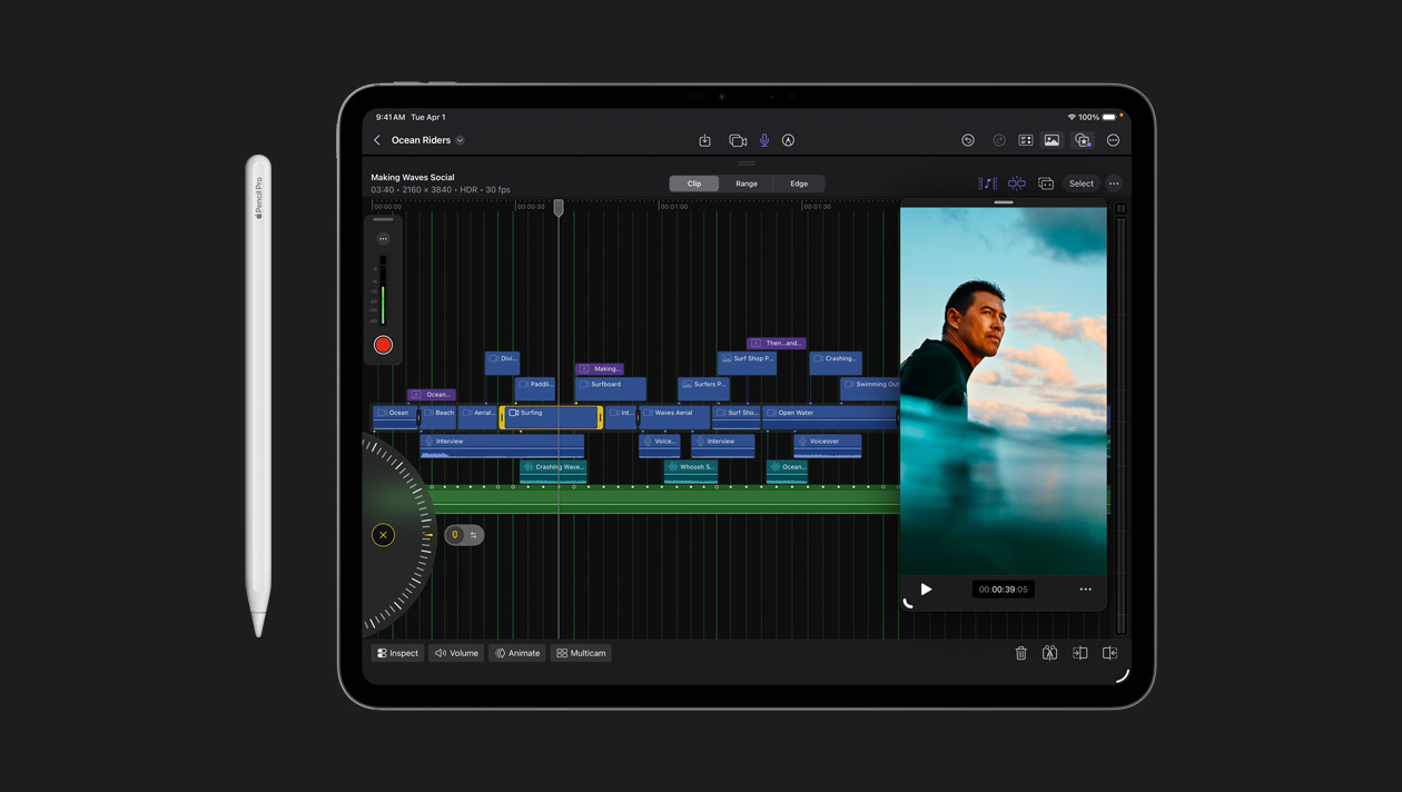 หน้าจอ iPad Pro รุ่น 13 นิ้ว แสดงคลิปวิดีโอที่จัดไว้อย่างเป็นระเบียบในสีที่ต่างกัน, ภาพนักเล่นเซิร์ฟในทะเลอยู่ทางด้านขวา, Apple Pencil อยู่ทางด้านซ้ายของอุปกรณ์