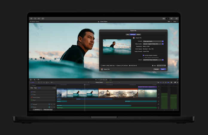 หน้าจอ MacBook Pro รุ่น 16 นิ้ว แสดงภาพนักเล่นเซิร์ฟในทะเลที่กำลังรอคลื่น, หน้าต่างการส่งออกไฟล์ที่เปิดอยู่, ไทม์ไลน์คลิปวิดีโออยู่ที่ด้านล่างของหน้าจอ
