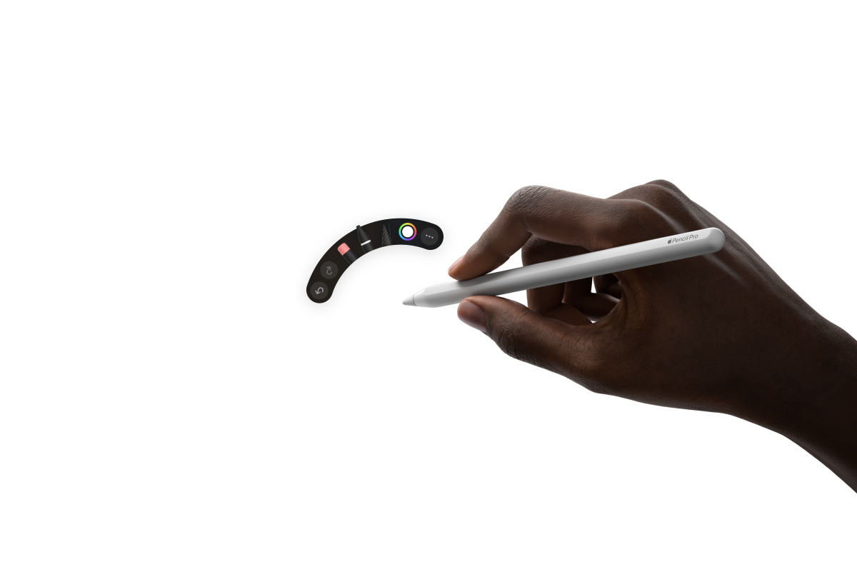 iPad Air vist forfra med en hånd, der holder en Apple Pencil Pro og arbejder på en illustration med håndskrevne noter i Procreate